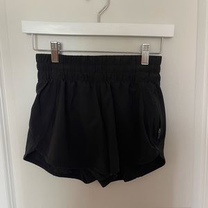 Lululemon Tracker Low-Rise Lined Short 4" Size 4
